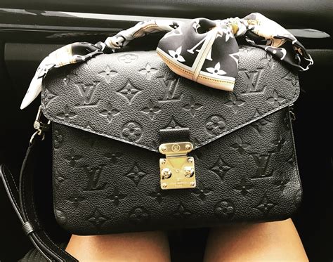 lv pochette metis noir|louis vuitton pochette metis celebrities.